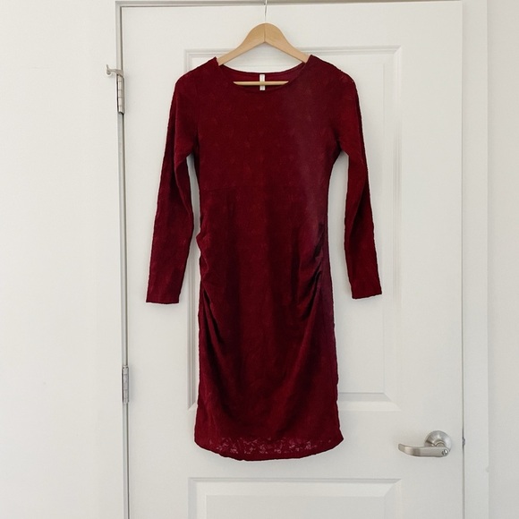 NWT Pinkblush Maternity Ruched Lace Dress Burgundy - Picture 4 of 10